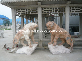 China Escultura de leones de mármol rosa con base proveedor