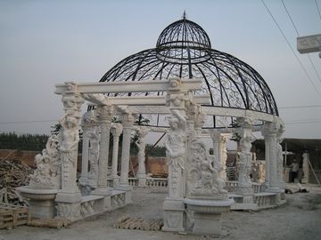 Gazebo de piedra al aire libre