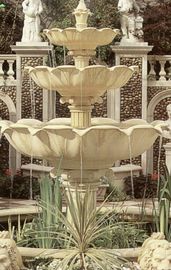 Fuente de piedra arenisca en el jardín proveedor