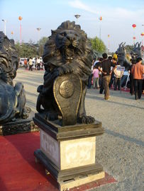 Un par de esculturas de leones de China proveedor