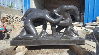 Escultura de mármol de hombres luchando personalizados, esculturas para exhibición, proveedor de esculturas de piedra de China proveedor